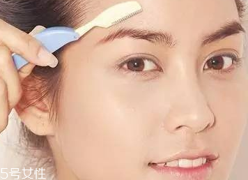 2018不流行平粗眉了？娛樂圈都在畫細(xì)長眉