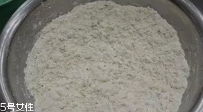 ?炸麻葉用什么水和面？面粉還是淀粉還是木薯粉