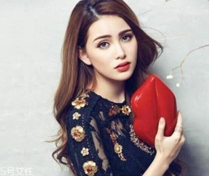 lulu guinness是什么牌子？明星網(wǎng)紅都愛(ài)的紅唇包