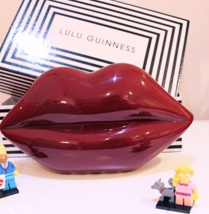 lulu guinness紅唇包多少錢？這款輕奢包包一定要入