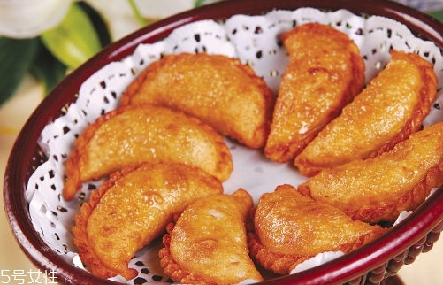 油角的皮要怎樣才松脆？關(guān)鍵看火候和時(shí)間