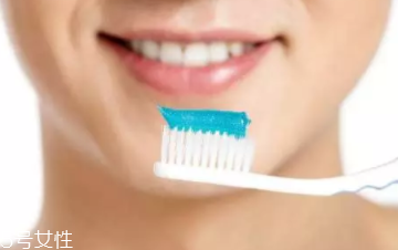 牙結(jié)石能自動脫落嗎？除了洗牙別無他法