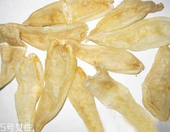 花膠燉牛奶用什么牛奶？普通鮮奶即可