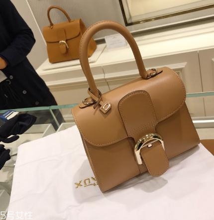 delvaux是哪個國家的？皇家專寵奢侈品牌