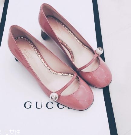 gucci鞋子一般多少錢？風靡時尚界的潮流經(jīng)典