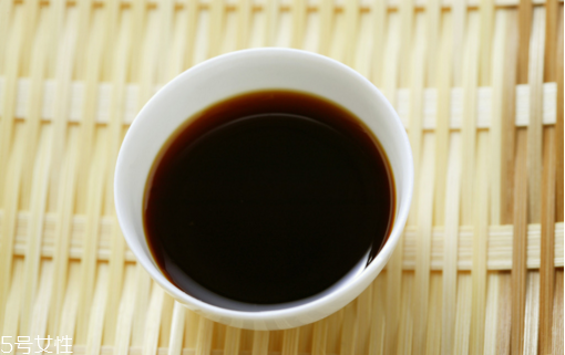 激光點(diǎn)痣碰水了怎么辦？激光點(diǎn)痣后不要吃感光食物