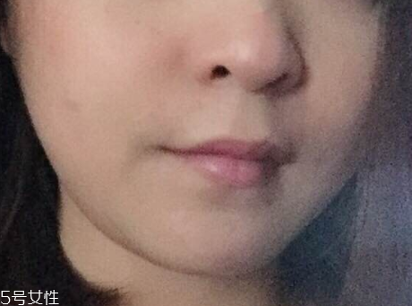 蘭芝V型唇膏01號色是什么樣的？淡粉色很溫婉