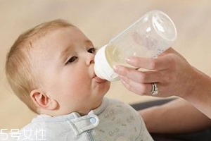 如何逐漸減少母乳的次數(shù)？轉(zhuǎn)移注意力很管用