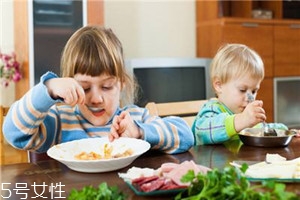 兒童進(jìn)補(bǔ)該注意什么？進(jìn)補(bǔ)需適當(dāng)