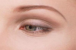 上班族女性如何去除眼角細(xì)紋？教你幾個(gè)小妙招