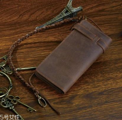 瘋馬皮為什么越用越亮？都是時間的沉淀