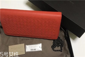 bv葆蝶家包包怎么樣？引領(lǐng)潮流的編織結(jié)構(gòu)