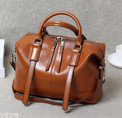 油蠟皮和牛皮哪個(gè)好？歲月沉淀的經(jīng)典之作