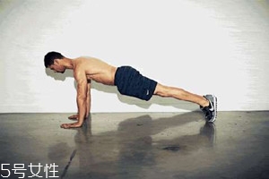 俯臥撐塌腰怎么辦？教你如何解決