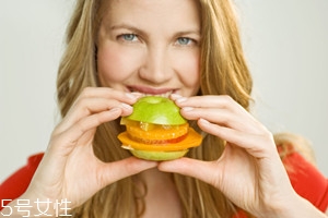 吃哪些水果對(duì)頭發(fā)有好處？給頭發(fā)吃點(diǎn)水果
