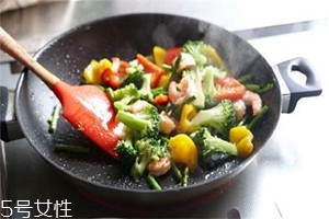 怎么炒菜能省油？教你5個(gè)小妙招