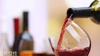 痛風(fēng)得病為什么低齡化？過(guò)量飲用含糖飲料