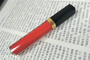香奈兒可可小姐唇露748什么色？香奈兒水晶糖光透唇釉全試色
