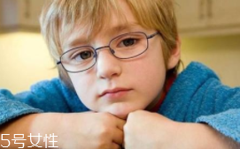 眼睛激光手術(shù)會(huì)不會(huì)發(fā)生意外？20年經(jīng)驗(yàn)手術(shù)水平高