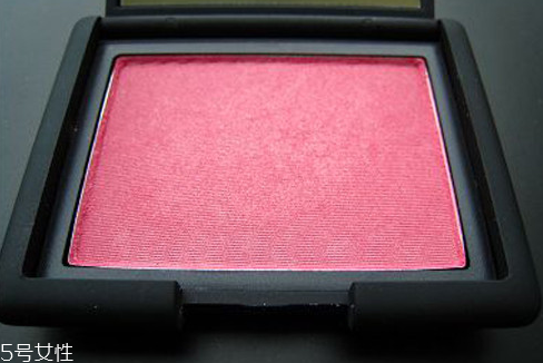 nars腮紅哪個(gè)色系顯白？nars腮紅全試色