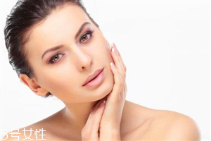 保濕面霜什么時(shí)候使用？秋冬季節(jié)面霜很重要