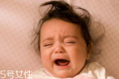 熊孩子往輸液瓶里注臟水 熊孩子怎么管教？