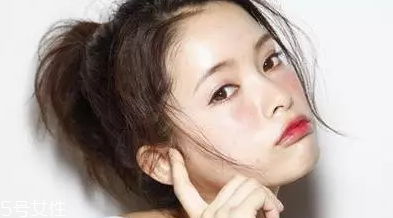 腮紅顏色怎么選？這幾招學(xué)會(huì)一個(gè)就ok