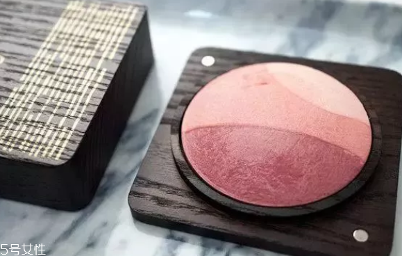 腮紅顏色怎么選？這幾招學(xué)會(huì)一個(gè)就ok
