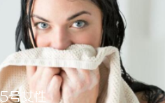 洗臉有白皮怎么回事？洗面奶太強(qiáng)勁