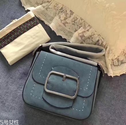 tory burch包包貴嗎？輕奢界的時(shí)尚女王
