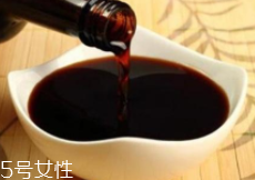 吃深色食物皮膚會(huì)變黑嗎？沒(méi)有科學(xué)根據(jù)