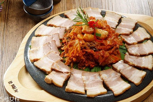 煮肉的泡沫能吃嗎？煮肉泡沫其實是血水