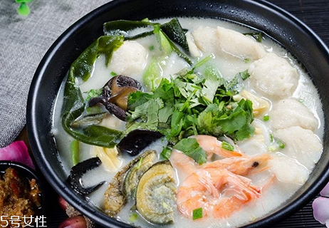 煮肉的泡沫能吃嗎？煮肉泡沫其實是血水