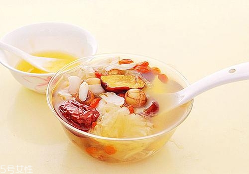 銀耳蓮子湯什么時(shí)候喝最好？時(shí)間上有講究