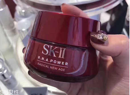 sk2大紅瓶面霜與百優(yōu)面霜哪個好？sk2大紅瓶屬于貴婦面霜