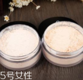 散粉取粉用什么好？粉撲和化妝刷要配合使用
