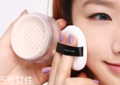 散粉取粉用什么好？粉撲和化妝刷要配合使用