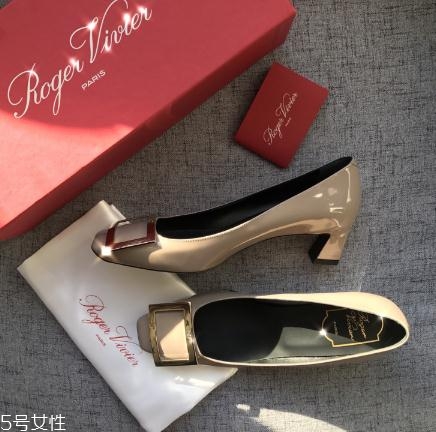 roger vivier是哪個(gè)國家的牌子？方扣鞋里的經(jīng)典之作
