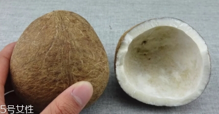 泰國(guó)烤椰子多少錢一個(gè)？味道非常特別