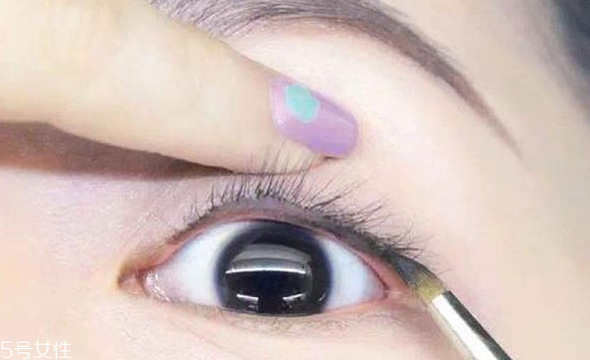 新手適合眼線液還是眼線筆？史上最全眼線誤區(qū)