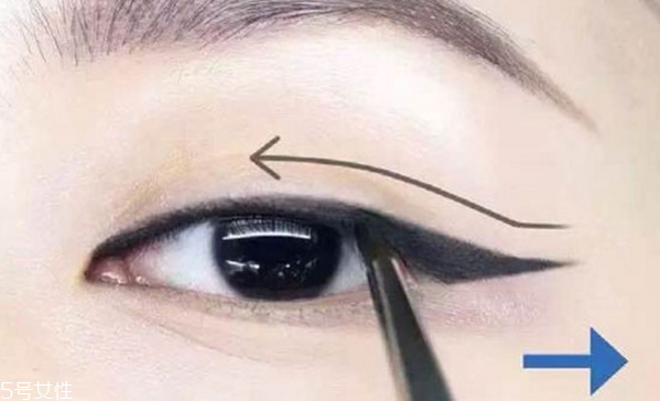 新手適合眼線液還是眼線筆？史上最全眼線誤區(qū)