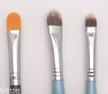 粉底先還是遮瑕先？最好先用粉底液