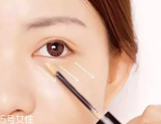 粉底先還是遮瑕先？最好先用粉底液