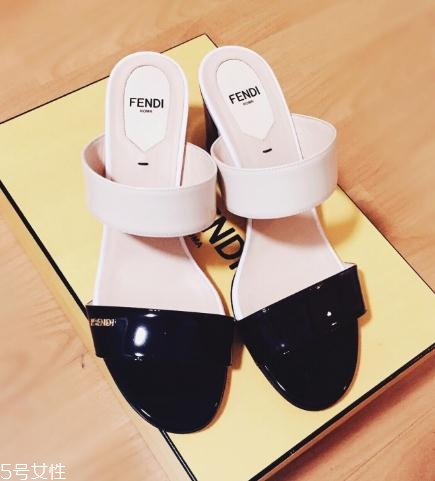 fendi鞋子一般多少錢？引領(lǐng)時尚潮流