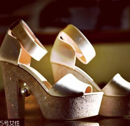 nicholas kirkwood是哪個(gè)國家的牌子？把優(yōu)雅穿在腳上