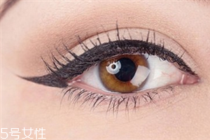 眼線液和眼線筆哪個好用？眼線長度決定風格