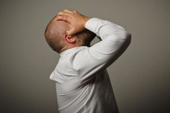 經(jīng)常性頭暈頭痛怎么辦？這些食物千萬別吃