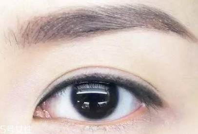 怎么畫眼線讓眼睛自然又有神？畫眼線必學基本步驟