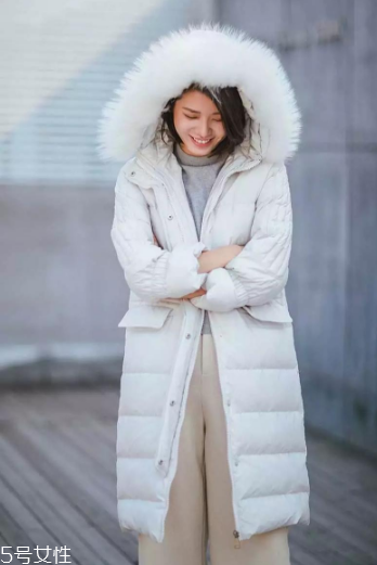 羽絨服怎么穿顯高？這個(gè)冬天溫暖不減造型