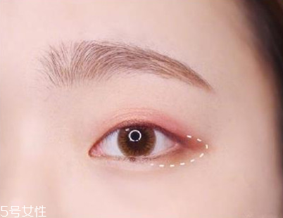 適合畫桃花妝的眼影有哪些？單眼皮桃花妝畫法步驟